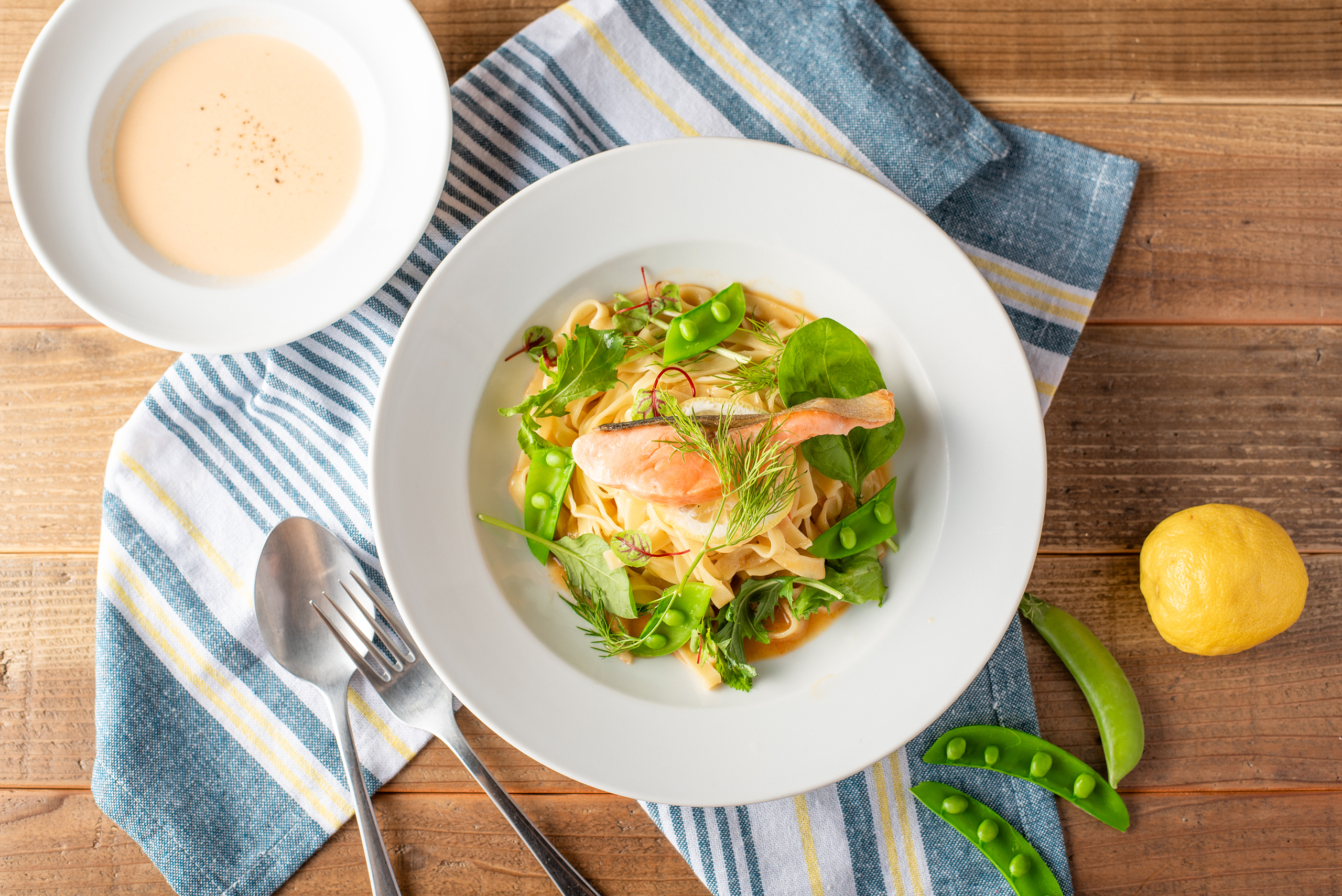 サーモンと夏野菜のハーブサラダパスタ